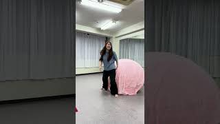 気象観測用風船を割る準備　観測用巨大風船割り（2）　　Preparing to Burst a Weather Balloon (Part 2)