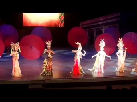 Таиланд Паттайя Колизей шоу трансвеститов