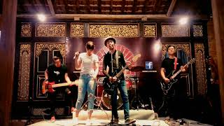 Download lagu Tresna Saling Mejohan _ Vana feat Sandra irene mp3