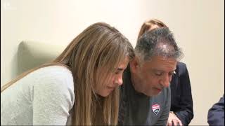 ראש הממשלה בנימין נתניהו שוחח עם הוריה של לירי אלבג (עדכוני משרד ראש הממשלה) - התמונה מוצגת ישירות מתוך אתר האינטרנט יוטיוב. זכויות היוצרים בתמונה שייכות ליוצרה. קישור קרדיט למקור התוכן נמצא בתוך דף הסרטון