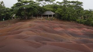 preview picture of video 'Chamarel - Farbige Erde, Coloured Earth'