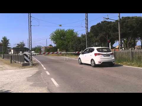 Passaggio a livello di via Caduti per la Libertà - Pinarella (RA) // Level Crossing