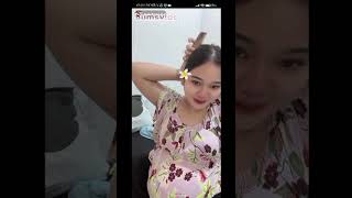 Download lagu bumil muda pulen live  hamil 9 bulan sambil nguncir rambut ... mp3