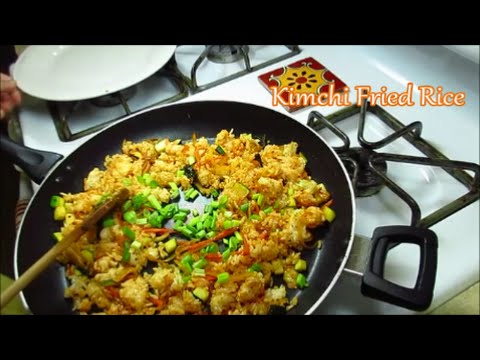 Kimchi Fried Rice (Kimchi Bokkeumbop - ๋ณถ์๋ฐฅ)
