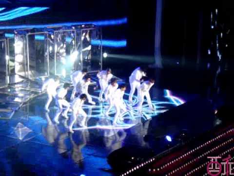 [大酥團] 101209 SNSD Jessica & HyoYeon @ 2010 25th Golden Disk Awards (FanCam)