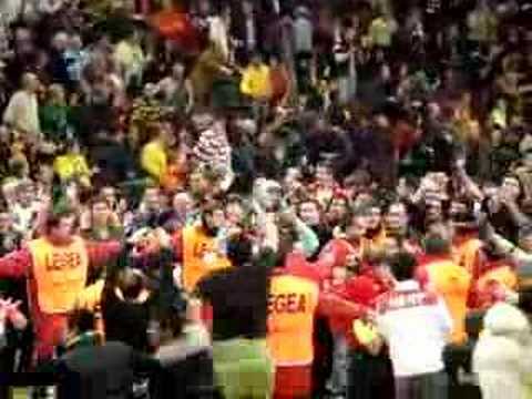 Festeggiamenti per la vittoria dell'Air Avellino su Siena