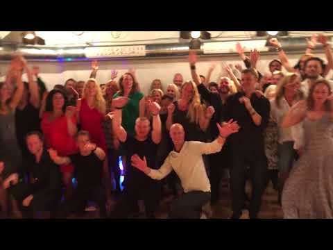 Kvinnor besöker Raw Man. Hur gick det?