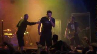 Less Than Jake's Chris stands up to ASSHOLE IN CROWD