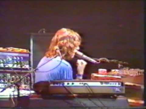 Video thumbnail for Canción de Alicia en el País (En Vivo)