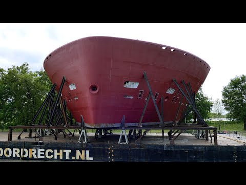 AIDAcosma Bugspitze zur Meyerwerft geschleppt - Transport auf der Ems am 13.05.2020