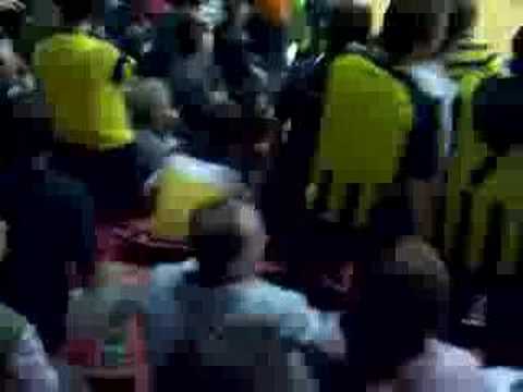 İÇİMDEKİ KARGA AŞKI BAMBAŞKA TİNERCİ TARAFTARINLA ÇOK YAŞA