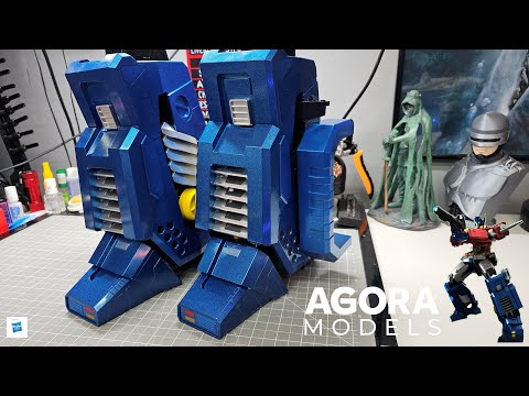 Agora Models Build the G1 Optimus Prime Transformer - Pack 9