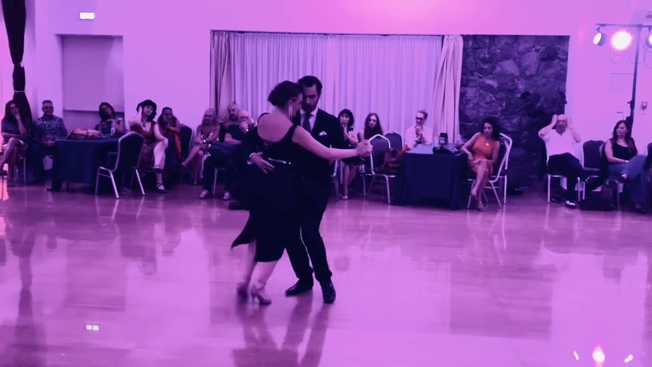 Marco Nodari y Claudia Cavagnini  -" CABEZA DE NOVIA"  -  Orquesta Juan D'Arienzo