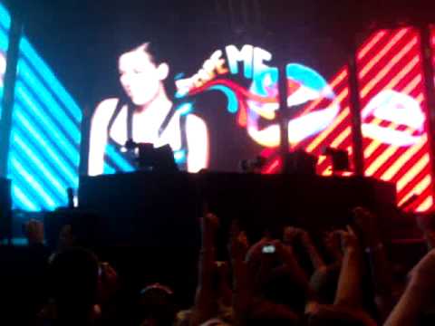 Tiësto Feat. C.C. Sheffield  Escape Me