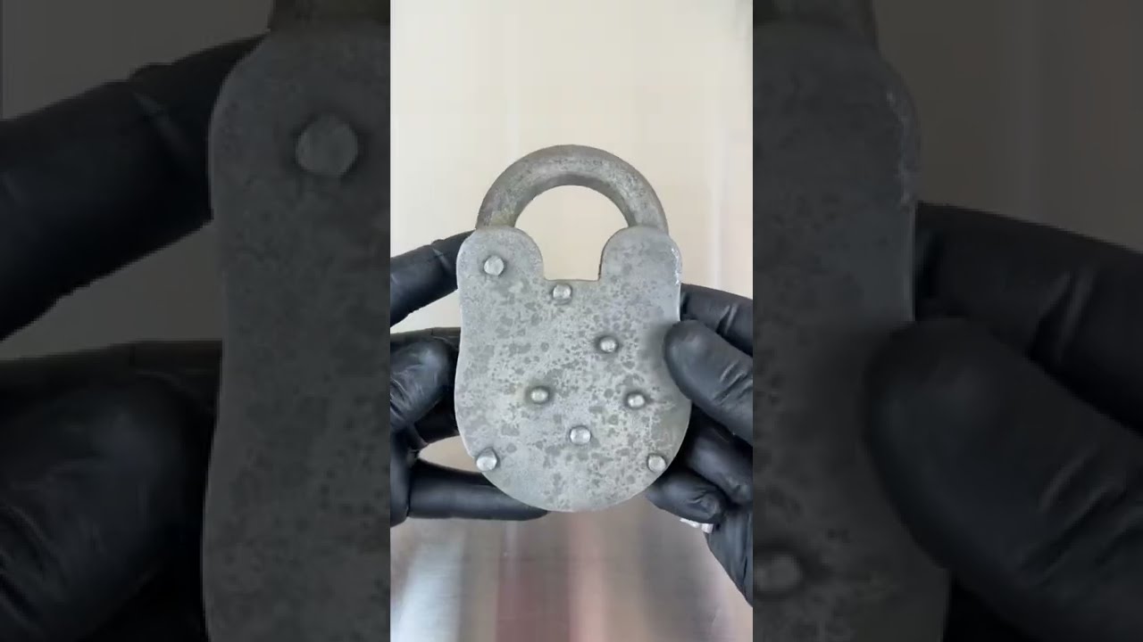 What is the name of the padlock arch?