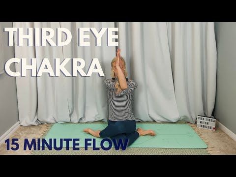 15 Minute Third Eye Chakra Yoga Flow for Awareness & Connection | Yoga & Voice for All Levels 💙