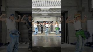 Download lagu So watch me drippin' that 흘러 내려 Slay ✨ #NCTU #BaggyJeans mp3