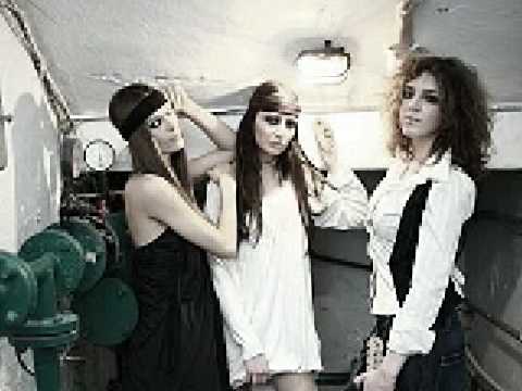 Sister Siren - homeless souls (diaporama)