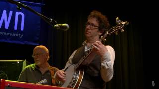 Colin Hay - Come Tumblin&#39; Down (eTown webisode #1129)