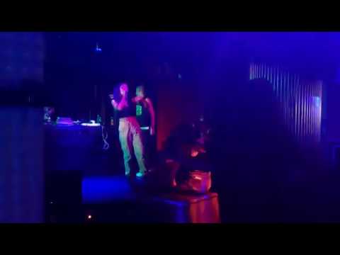 High Paw .  Non me sosteño por dentro