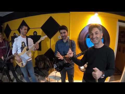 ÜNİVERSİTELİ GENÇLERİN SESİNE KULAK VERİN.(FEVERAN ROCK GRUBU)