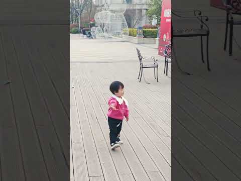 妈妈又上街测试楠楠了，这次幺幺零和棒棒糖看她怎么选 结果万万没想到😂😂#妈妈带娃 #萌娃 #人类幼崽 #骗你生女儿