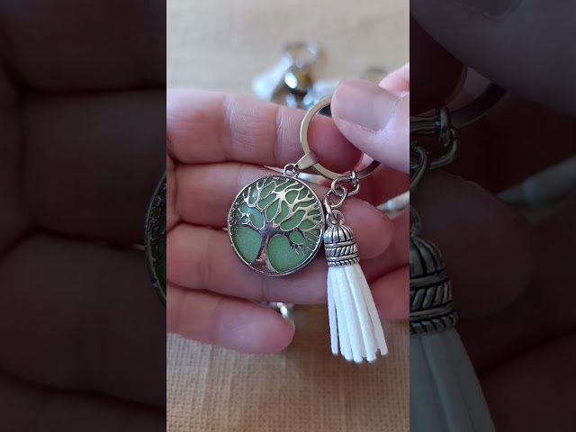 Vídeo relacionado con Bramart Llavero Personalizado con Cristales Naturales, Idea de Regalo Nuevos Comienzos Piedras Curativas Regalos para él Hombre para ella Mujer Cristal Sanador Dedicación Especial (Protección)