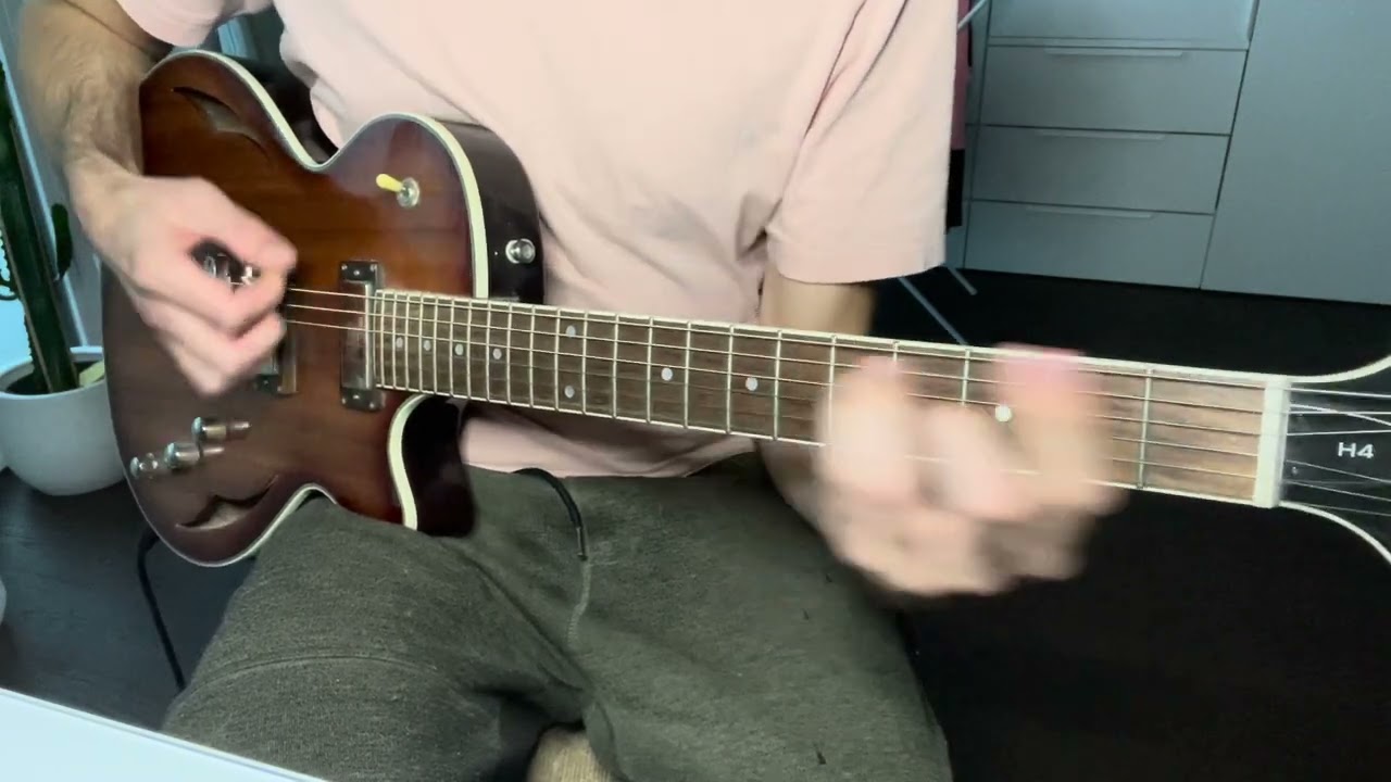 Roberto Barlocci playing the main rhythm of Natalie Imbruglia's Torn on guitar