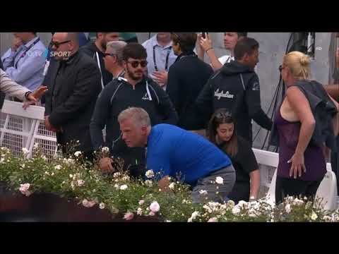 Karolína Plíšková - Maria Sakkari - 16/05/2018 - WTA - Karolina smashes a racquet through empire