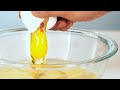 How To Perfectly Crack An Egg With One Hand