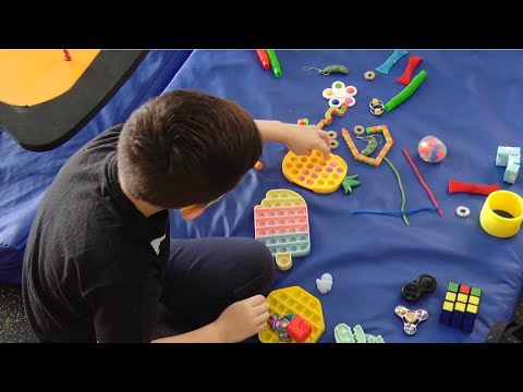 Brinquedo que alivia estresse vira febre entre as crianças