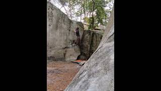 Video thumbnail of Froggy Dick, 7b. Fontainebleau