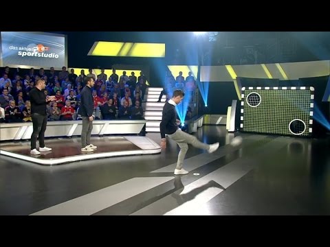 Torwand: Julian Weigl gegen Yannick Wellens