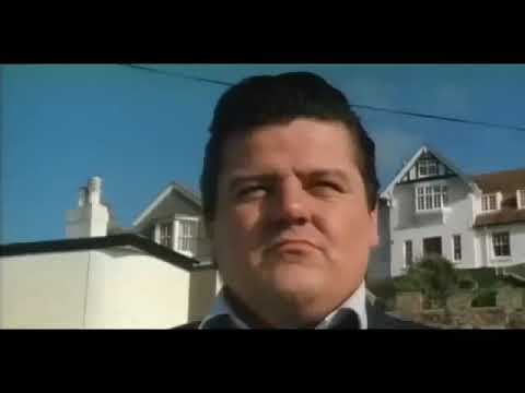 Robbie Coltrane's sea wall walk in The Supergrass