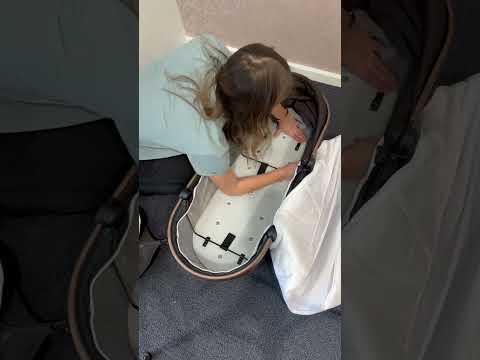How to pack your iCandy Peach 7 & carrycot in our travel bag #iCandy #iCandyAus #Peach7