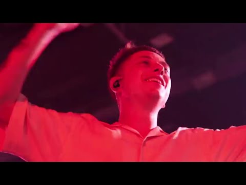 PACO AMOROSO ft. Axel Fiks - TODO EL DIA || LA CELEBRACIÓN en vivo