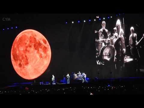 U2 One Tree Hill moon above the stage in Brussels 2017-08-01