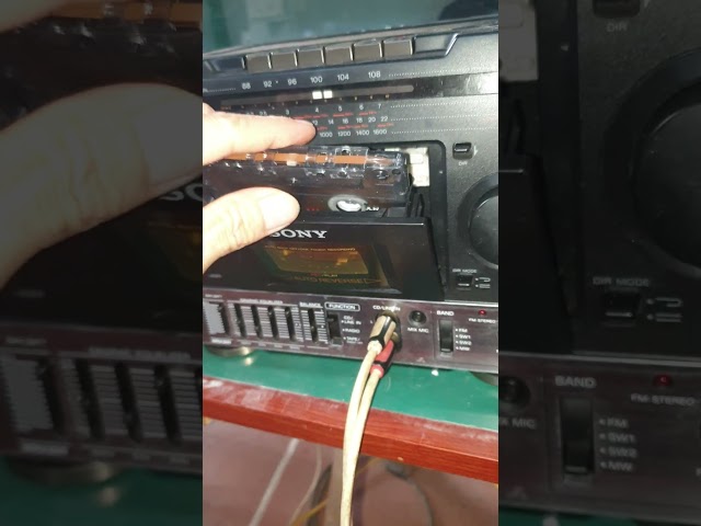 Vídeo relacionado con Haptufer Reproductor de Casete EstéReo Retro Negro Cinta de Casete MúSica Audio Reversa AutomáTica con Bluetooth