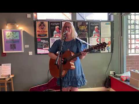 Eilidh Patterson "It's Alright" LIVE at Seven Arts Leeds 26 7 25 promoted by MEWL