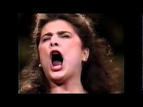Cecilia Bartoli's Operatic Vocal Range (in about a minute!)