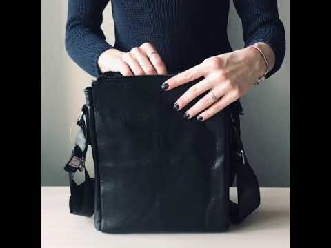 Мужская кожаная сумка через плечо TIDING BAG черного цвета Video #1