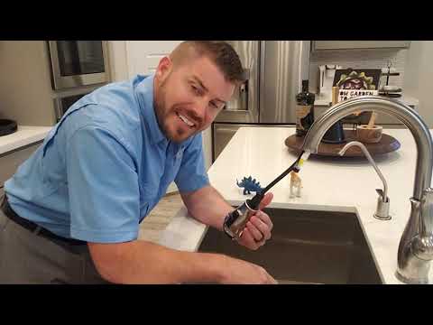 image-How do you clean the aerator on a pull down faucet?