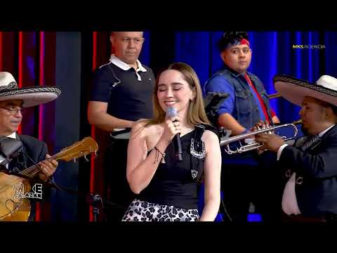 El mariachi VIEJO quiere bailar y Carolina interpreta Paloma Negra