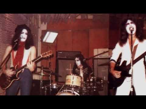 Paul Stanley on meeting Peter Criss for the first time