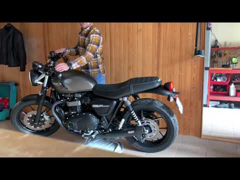 Triumph Street Twin 900CC decata + Vance & Hines exhaust without baffles