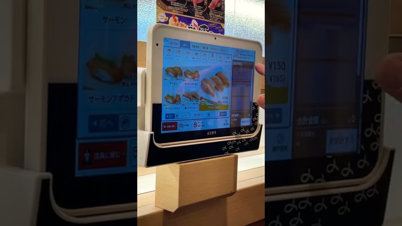 🍿Como é o sushi no Japão ? Vamos lá ver ? #shorts #sushi #pipocandocomamanda