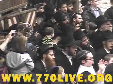 ChanukaLive.com - LIVE Broadcast - 1st Candle 5775 - at Lubavitch World Headquarters in 770
