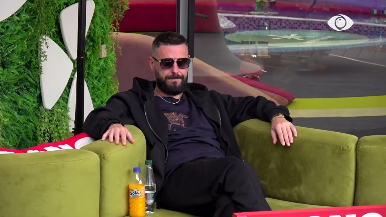 Rogerti debaton me Mateon: Je ai tipi që kur martohesh e mban gruan si pronë në shtëpi…