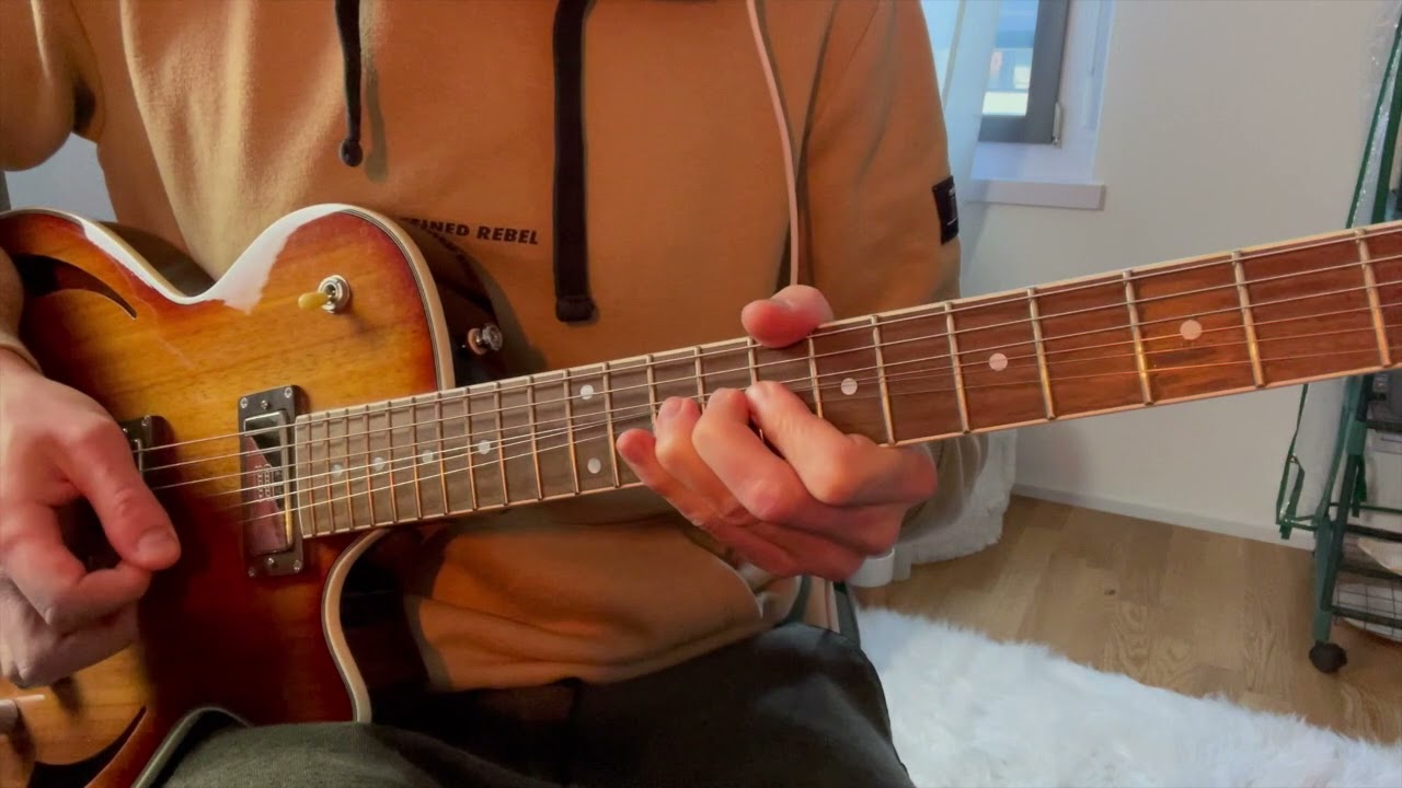Roberto Barlocci playing a Highway Star bending lick on electric guitar