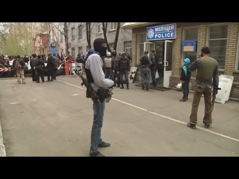 Armed men seize police headquarters in eastern Ukraine
